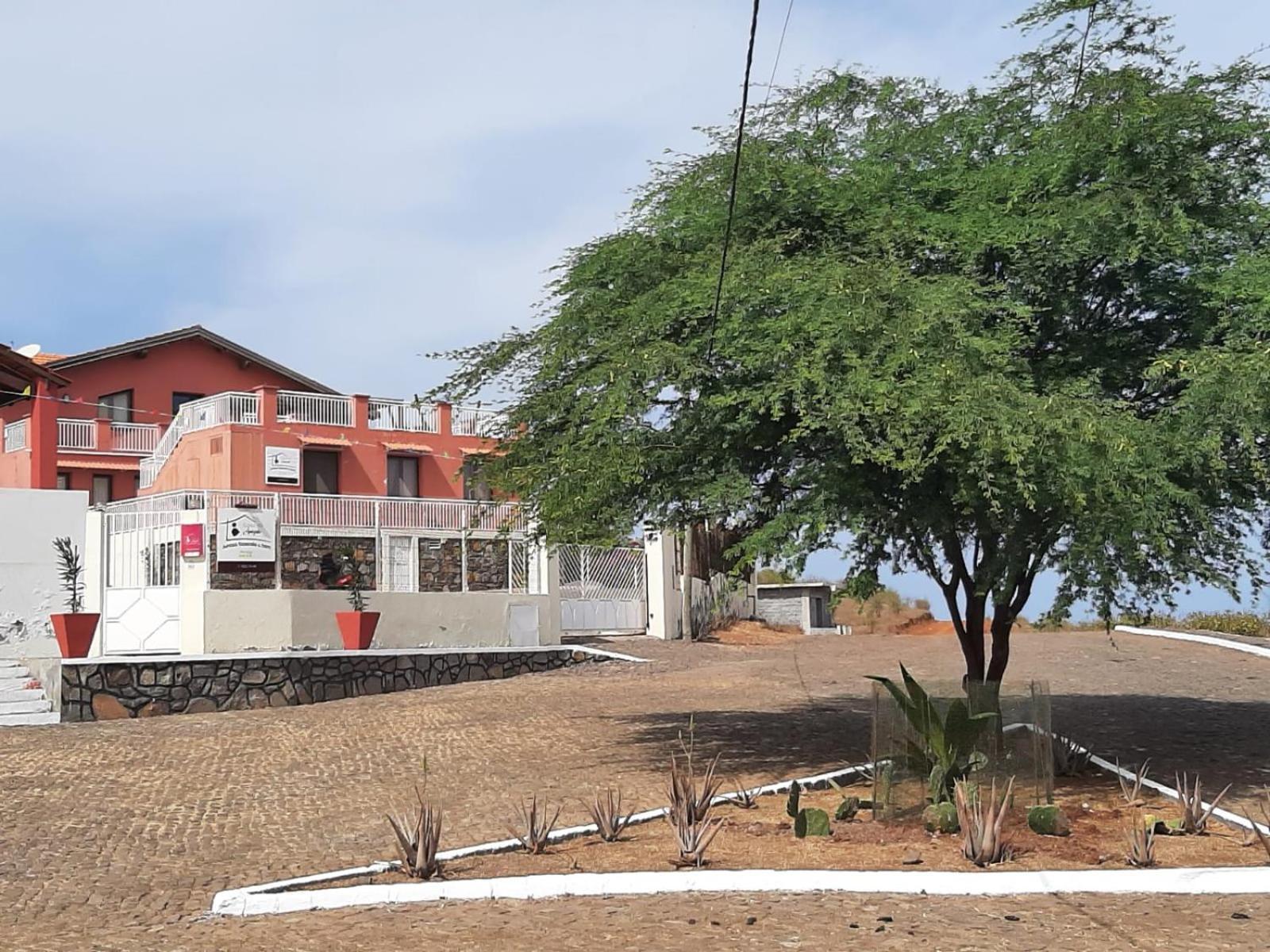 Pensione Casa Da Amizade B&B Pedra Badejo  Exterior photo
